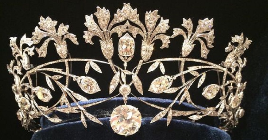 Platinum and diamond tiara, by Chaumet, circa 1908.