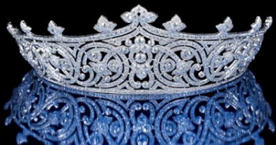 1910, France. The tiara of Countess Edwina Mountbatten was made from diamonds and set in solid platinum. Scroll and trefoil motifs surround the intricate design.