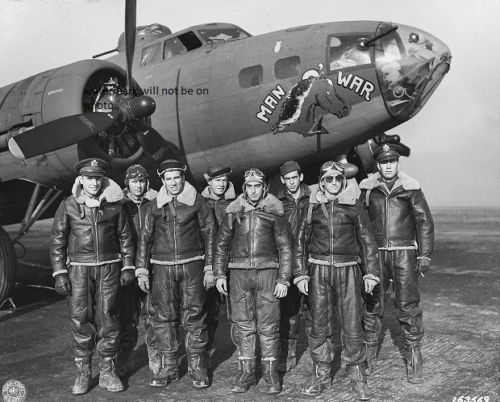 Crew of the Boeing B-17 Fortress Man-O-War