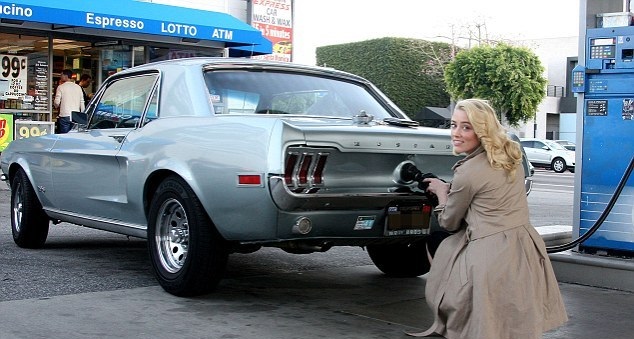 Amber Heard – 1968 Ford Mustang