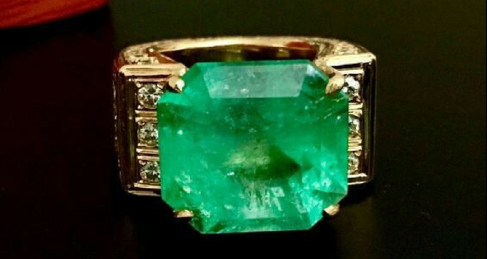 23 Carat Emerald and Diamond 18k Gold Ring